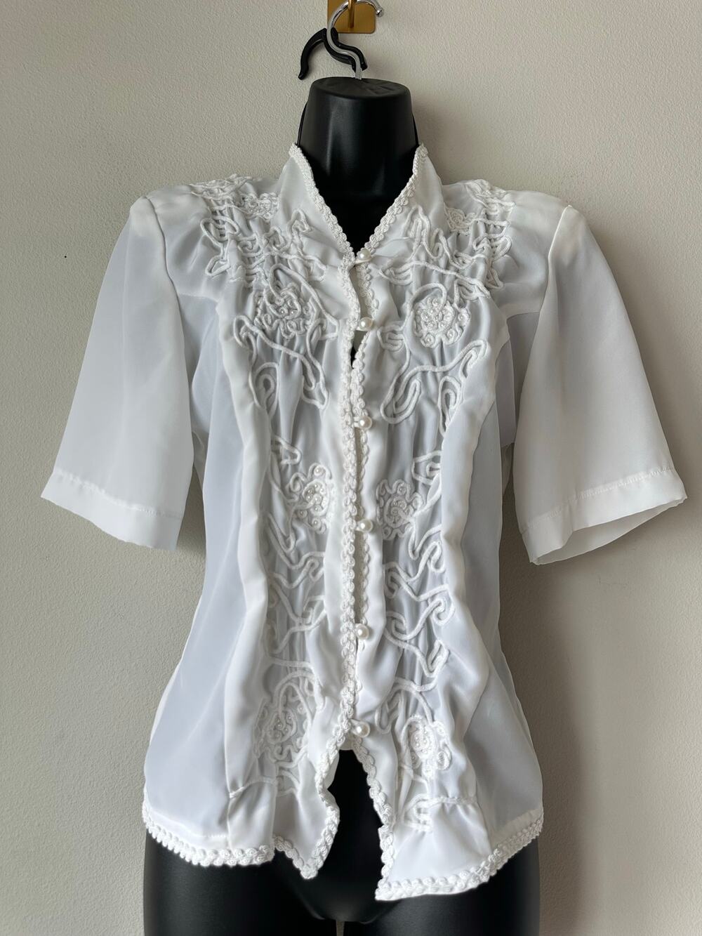 Vintage 90s White Soutache Embroidered Pearl Button Blouse Romantic Size M10